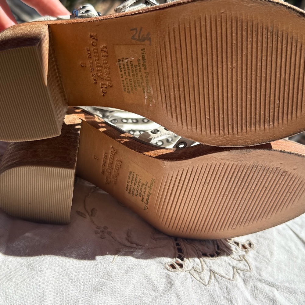 New Vintage Foundry Co. White Ivory Sandals heels gladiator strappy leather 6 - Picture 9 of 17
